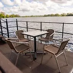 Alensgrove Maisonette A Лейкслип