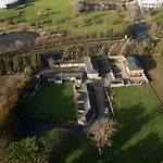 Дом отдыха Alensgrove Maisonette A *
